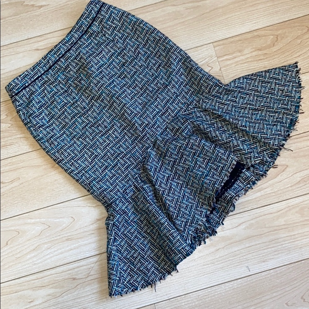 Tweed skirt with ruffle bottom